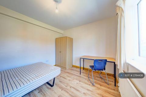 6 bedroom terraced house to rent, Addison Gardens, Cental Kingston Upon Thames, KT5