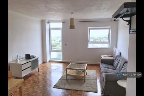 2 bedroom flat to rent, Clarendon Road, Wallington, SM6