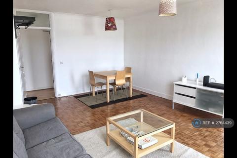 2 bedroom flat to rent, Clarendon Road, Wallington, SM6