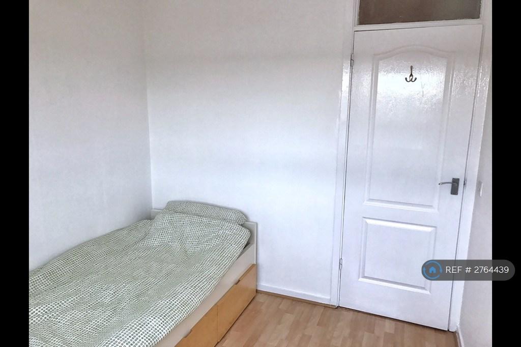 Bedroom Photo 1