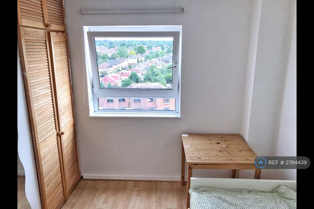 Bedroom Photo 2