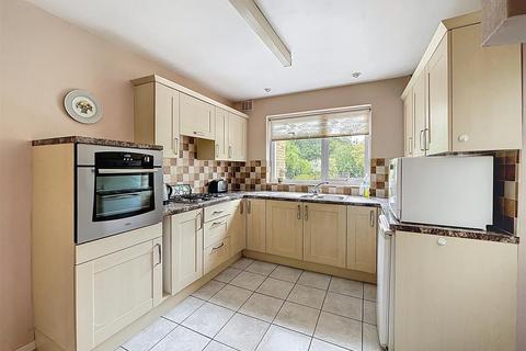 3 bedroom detached house for sale, Sunningdale Avenue, Kenilworth