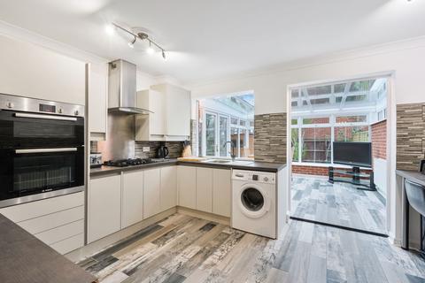 3 bedroom end of terrace house for sale, Farriers Close, Epsom KT17