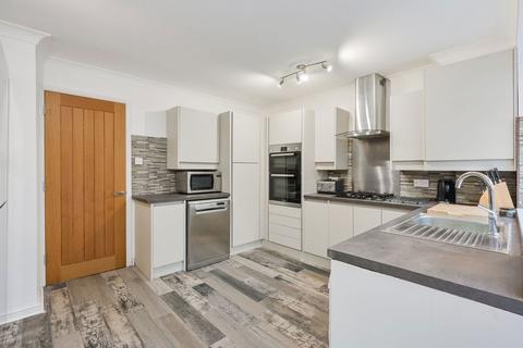 3 bedroom end of terrace house for sale, Farriers Close, Epsom KT17