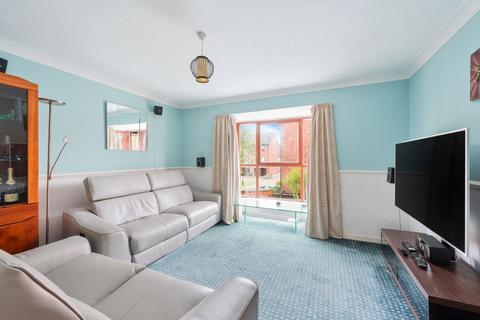3 bedroom end of terrace house for sale, Farriers Close, Epsom KT17
