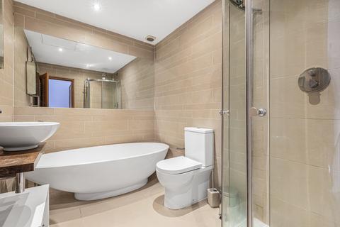 2 bedroom flat to rent, Lavender Hill, London, SW11