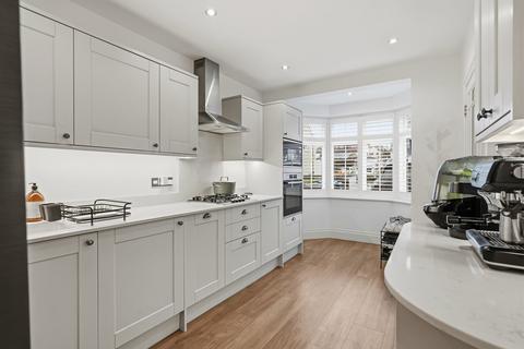 2 bedroom end of terrace house for sale, Lynmouth Avenue, Morden, SM4