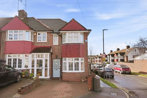 2 bedroom end of terrace house for sale, Lynmouth Avenue, Morden, SM4