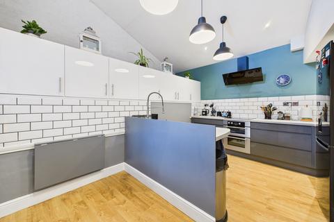 3 bedroom end of terrace house for sale, East Street, Crediton EX17