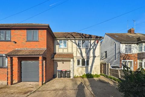 4 bedroom semi-detached house to rent, London Road, Leigh-on-sea, SS9 2