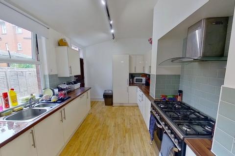 8 bedroom semi-detached house to rent, Estcourt Avenue, Headingley, Leeds, West Yorkshire