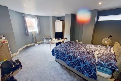 8 bedroom semi-detached house to rent, Estcourt Avenue, Headingley, Leeds, West Yorkshire
