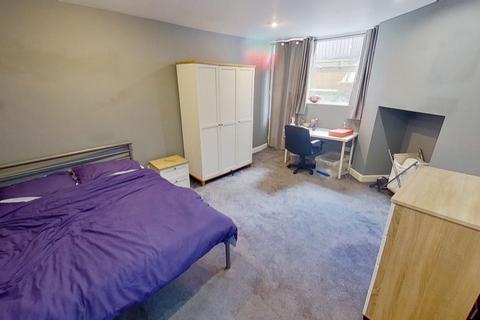 8 bedroom semi-detached house to rent, Estcourt Avenue, Headingley, Leeds, West Yorkshire