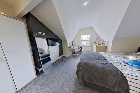 6 bedroom terraced house to rent, Estcourt Avenue, Headingley, Leeds, West Yorkshire