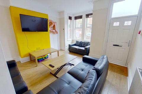 6 bedroom terraced house to rent, St Anns Avenue, Burley, Leeds, West Yorkshire