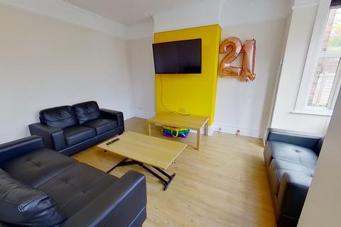 6 bedroom terraced house to rent, St Anns Avenue, Burley, Leeds, West Yorkshire