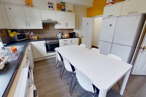 6 bedroom terraced house to rent, St Anns Avenue, Burley, Leeds, West Yorkshire
