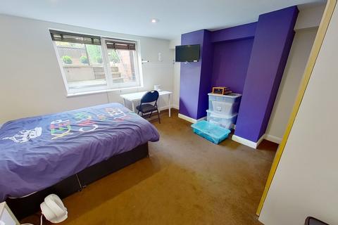 6 bedroom terraced house to rent, St Anns Avenue, Burley, Leeds, West Yorkshire