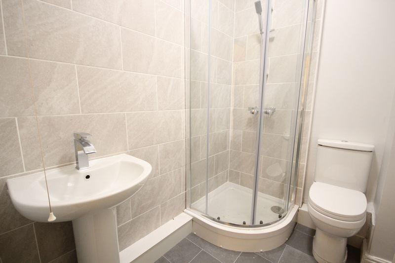 16-Granby-Grove-shower-room-(1).jpg