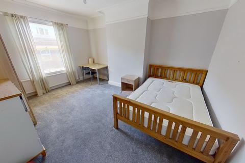 6 bedroom terraced house to rent, Norville Terrace, Headingley, Leeds, West Yorkshire