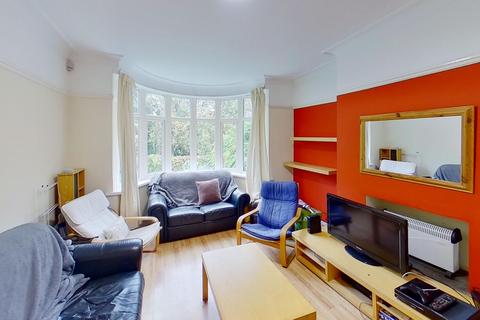 5 bedroom semi-detached house to rent, Hartley Avenue, Woodhouse, Leeds, West Yorkshire