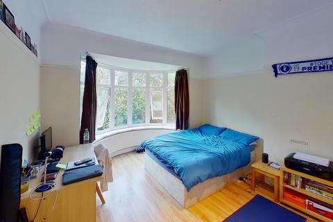 5 bedroom semi-detached house to rent, Hartley Avenue, Woodhouse, Leeds, West Yorkshire