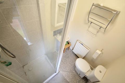 5 bedroom semi-detached house to rent, Hartley Avenue, Woodhouse, Leeds, West Yorkshire