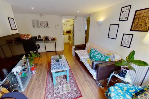 2 bedroom flat to rent, Ash Road, Headingley, Leeds, West Yorkshire