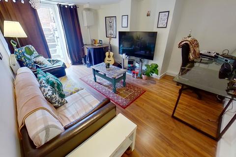 2 bedroom flat to rent, Ash Road, Headingley, Leeds, West Yorkshire