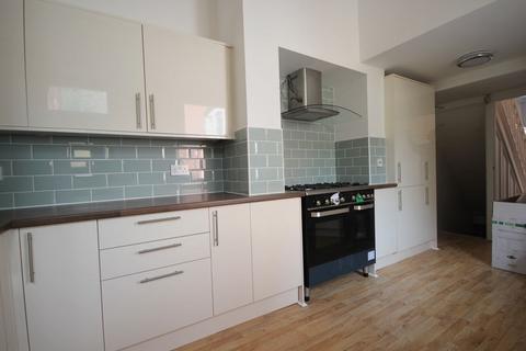7 bedroom terraced house to rent, Estcourt Avenue, Headingley, Leeds, West Yorkshire