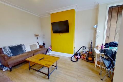 5 bedroom terraced house to rent, St Anns Avenue, Burley, Leeds, West Yorkshire