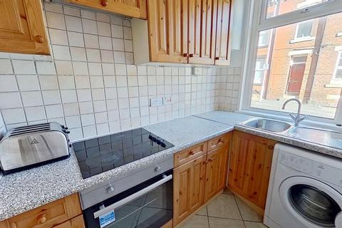 2 bedroom terraced house to rent, Kelsall Terrace, Hyde Park, Leeds, West Yorkshire