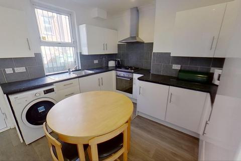 4 bedroom terraced house to rent, Clarkson View, Woodhouse, Leeds, West Yorkshire