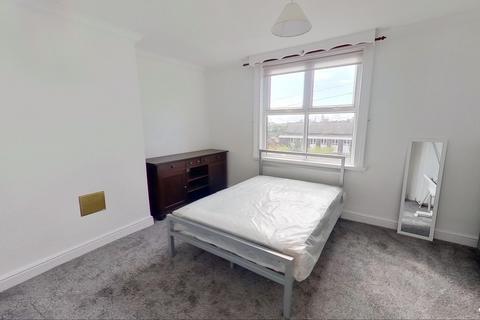4 bedroom terraced house to rent, Clarkson View, Woodhouse, Leeds, West Yorkshire