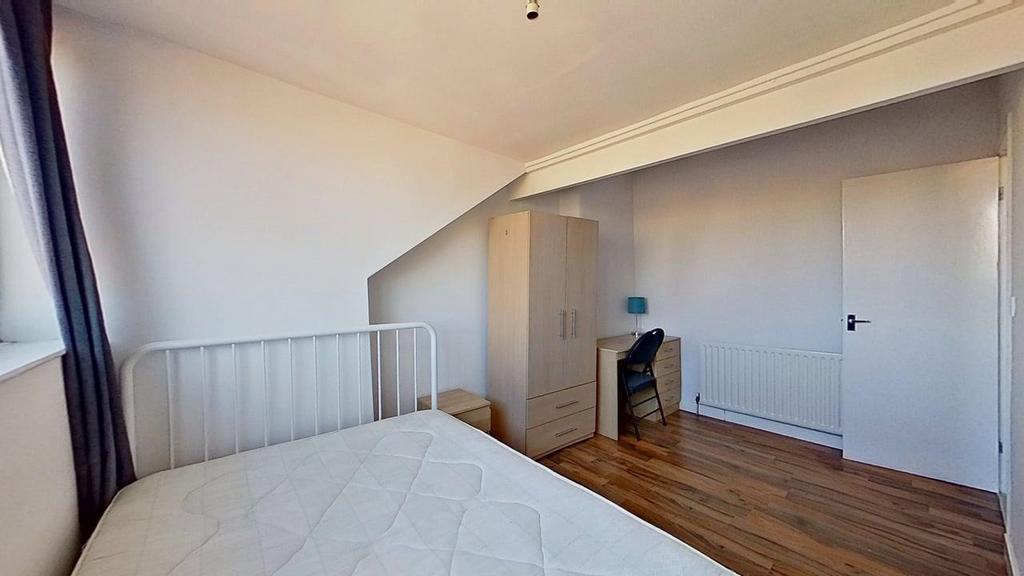 28-kelsall-gardens-09292025101813