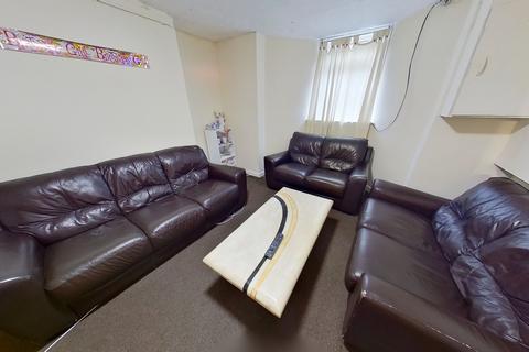 6 bedroom terraced house to rent, Brudenell Grove, Hyde Park, Leeds, West Yorkshire