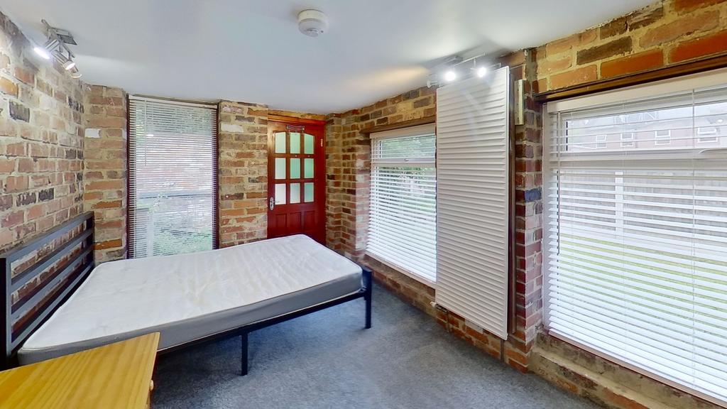 8-st-michaels-grove-bedroom.jpg
