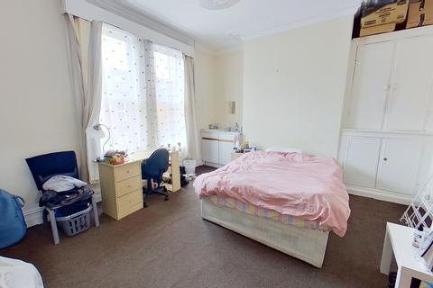 5 bedroom terraced house to rent, Brudenell Grove, Hyde Park, Leeds, West Yorkshire