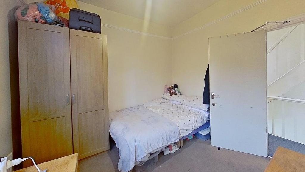 156-ash-road-bedroom-2
