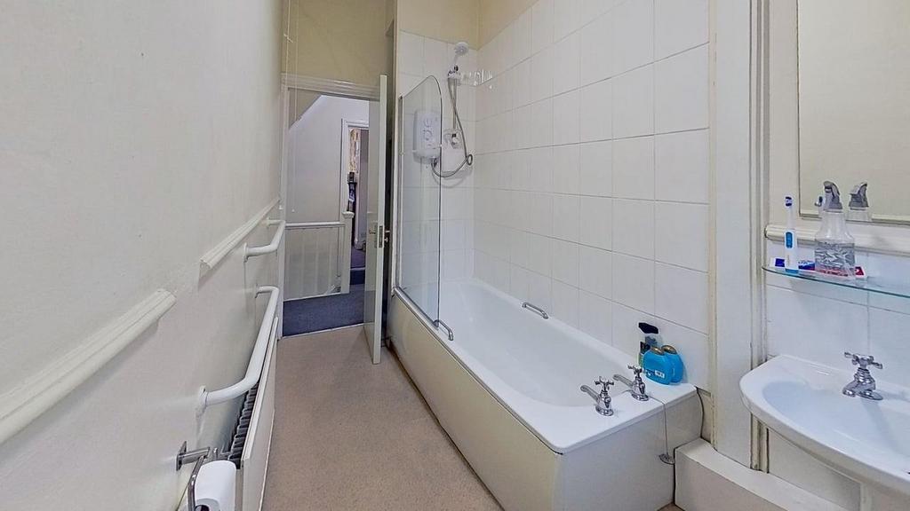 156-ash-road-bathroom-2