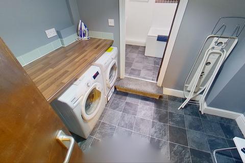 6 bedroom terraced house to rent, Estcourt Avenue, Headingley, Leeds, West Yorkshire