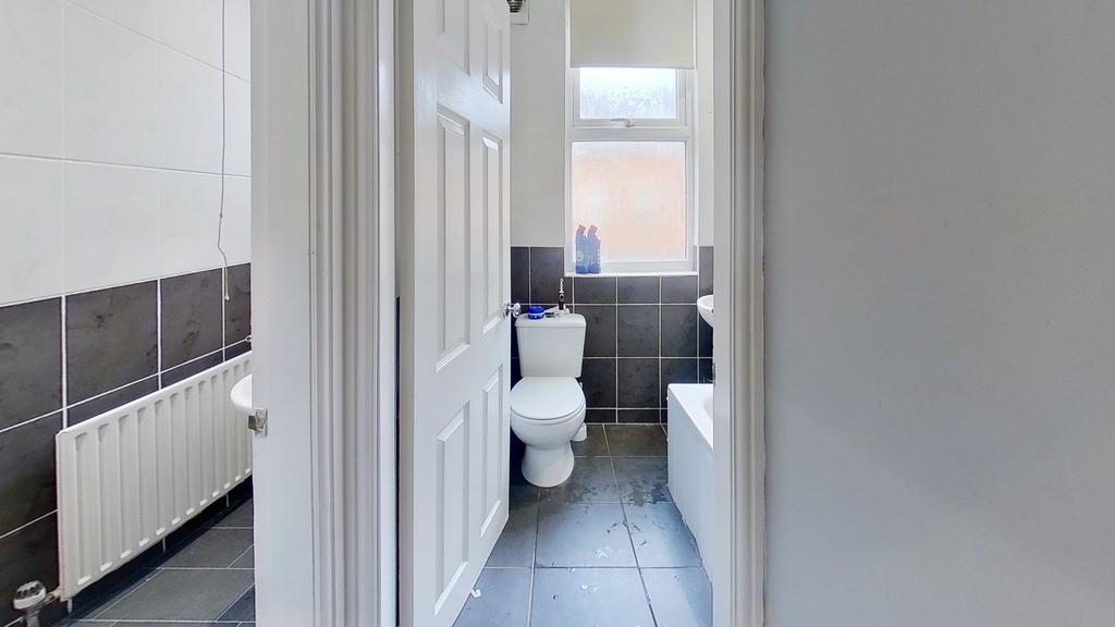 Headingley-Avenue-Bathroom.jpg