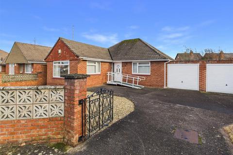 2 bedroom detached bungalow for sale, Teddington Gardens