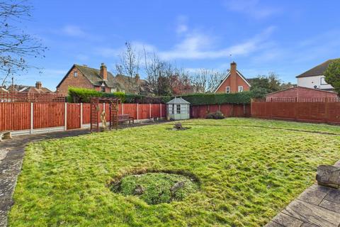 2 bedroom detached bungalow for sale, Teddington Gardens