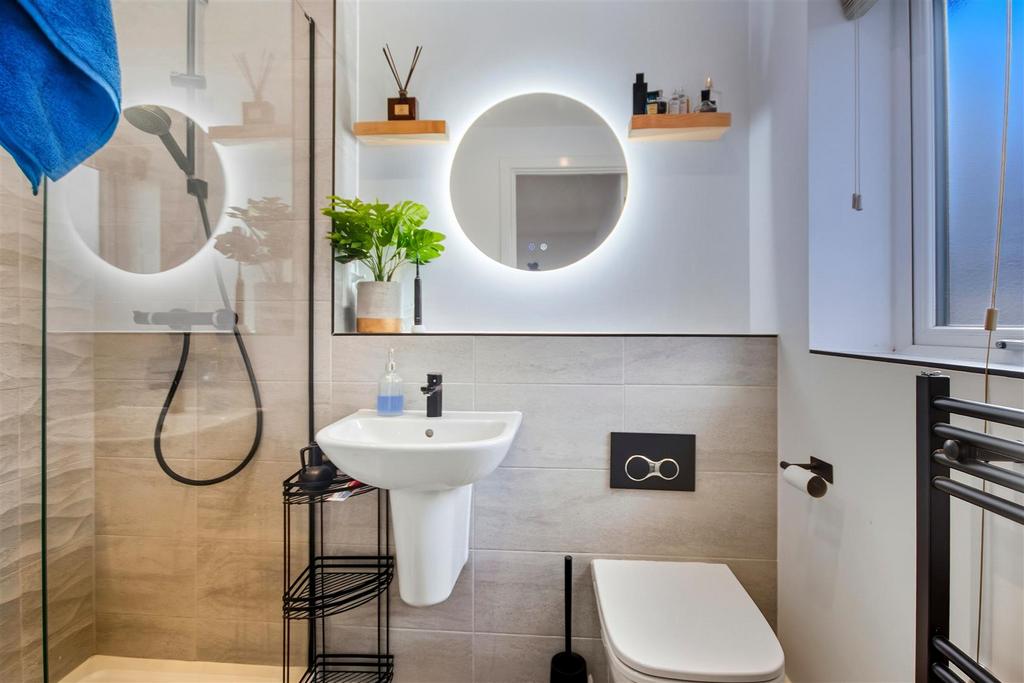 En Suite Shower Room