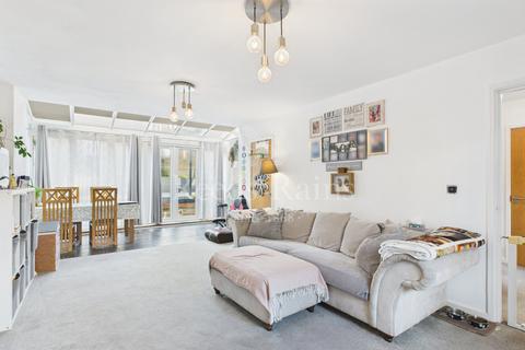 4 bedroom end of terrace house for sale, Waterstone Way, Kent DA9
