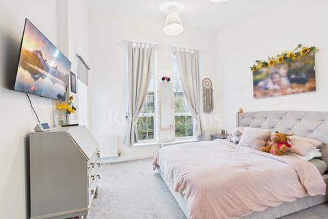 4 bedroom end of terrace house for sale, Waterstone Way, Kent DA9