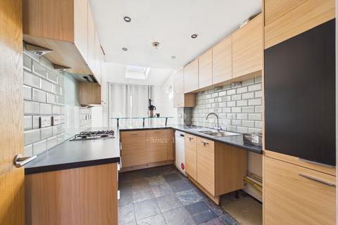 4 bedroom end of terrace house for sale, Waterstone Way, Kent DA9