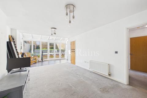 4 bedroom end of terrace house for sale, Waterstone Way, Kent DA9