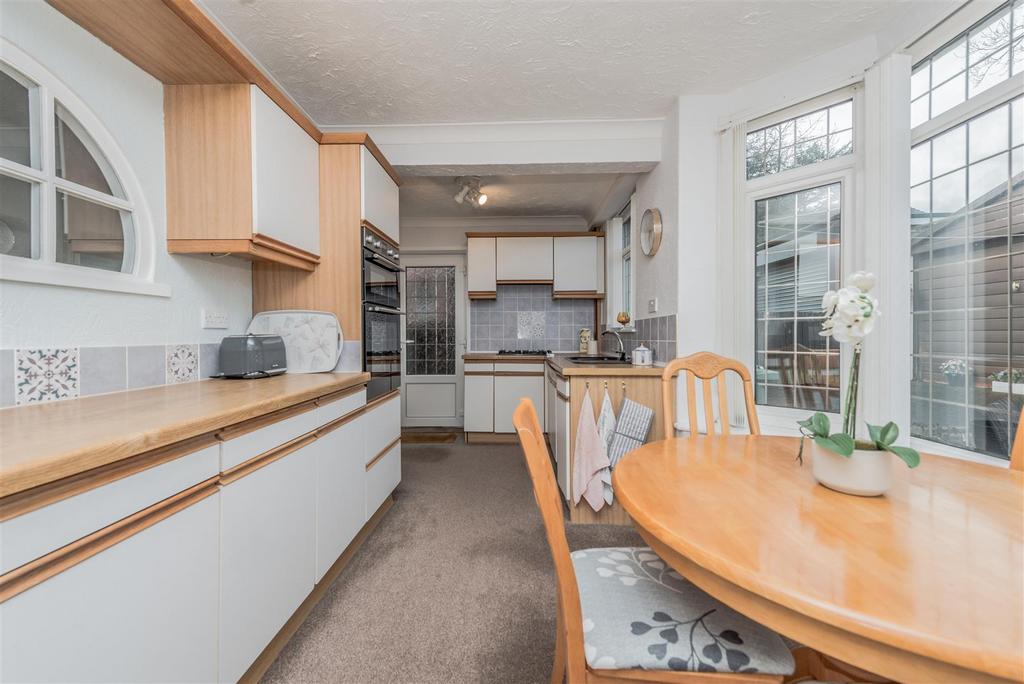 Fitted Kitchen / Diner: